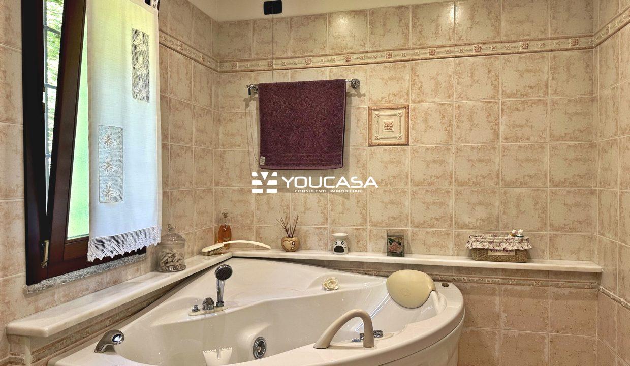 22 JACUZZI