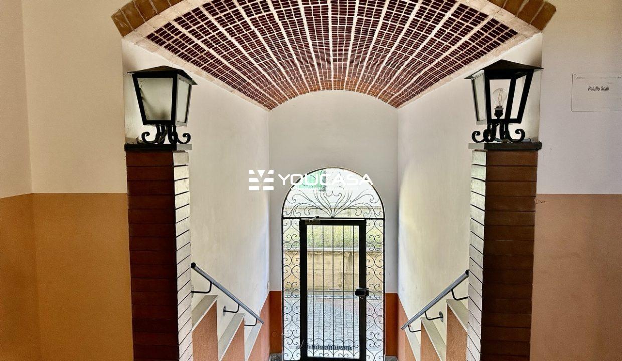 19 INGRESSO CONDOMINIALE - dimensioni grandi