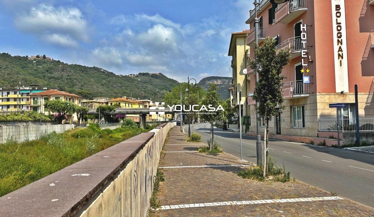 21 DINTORNI - dimensioni grandi